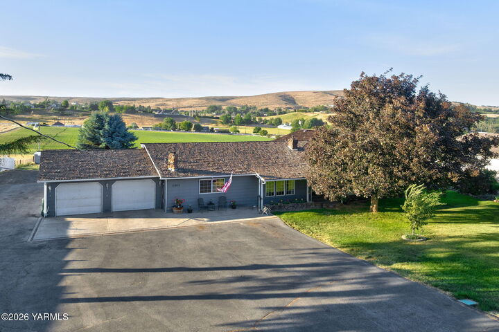 Property Photo:  10903 Tieton Dr  WA 98908 