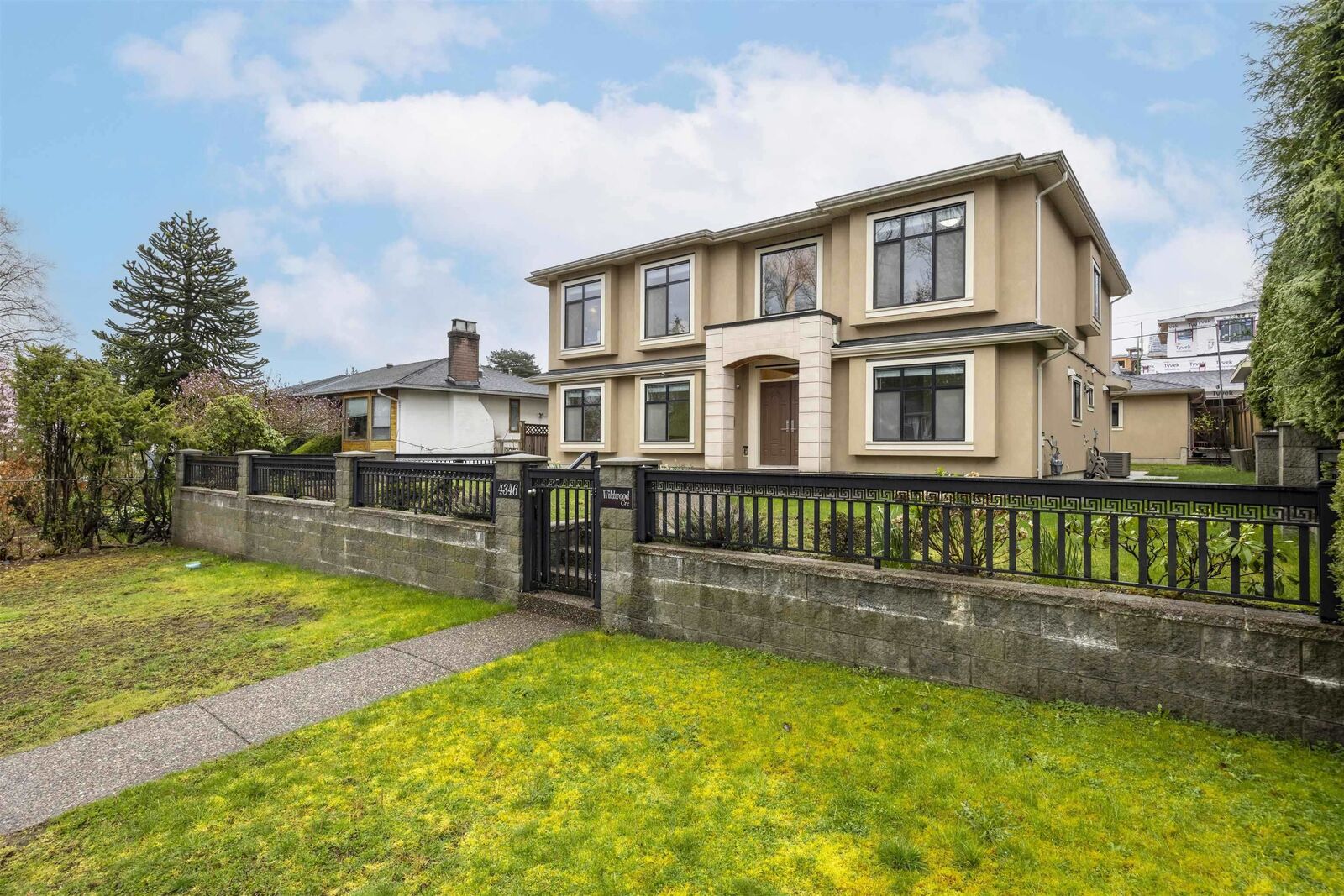 Property Photo: 4346 Wildwood Crescent BC V5G 2M4