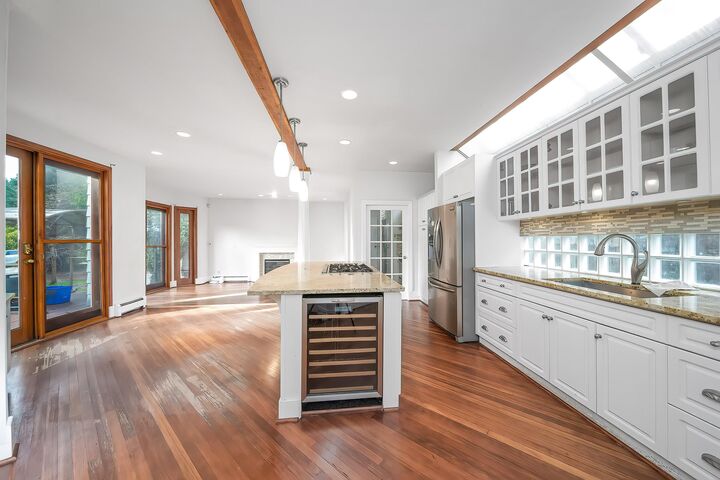 Property Photo:  992 3rd Street  BC V7T 2J3 