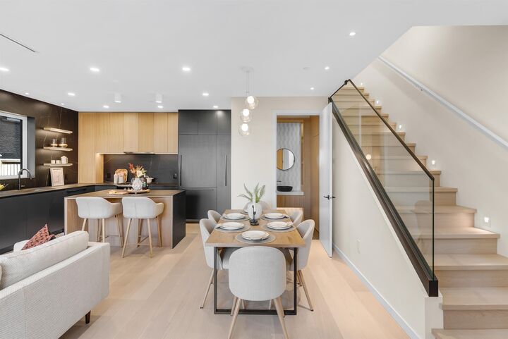 Property Photo:  2764 W 14th Avenue 2  BC V6K 2X2 