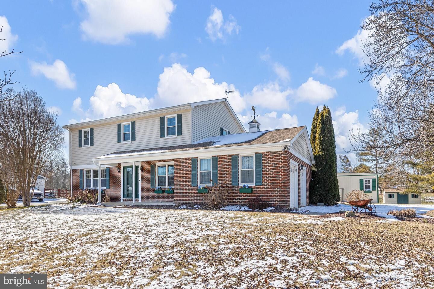 Property Photo:  152 W Savannah Drive  DE 19701 