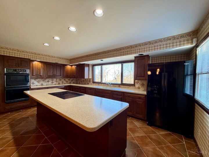 Property Photo:  839 Summerfield Lane  OH 45240 