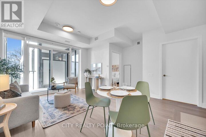 Property Photo:  664 Spadina Avenue 711  ON M5S 2H7 
