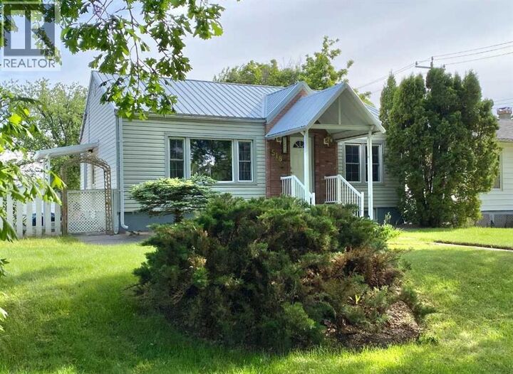 Property Photo:  518 4 Avenue West  AB T1R 0B3 