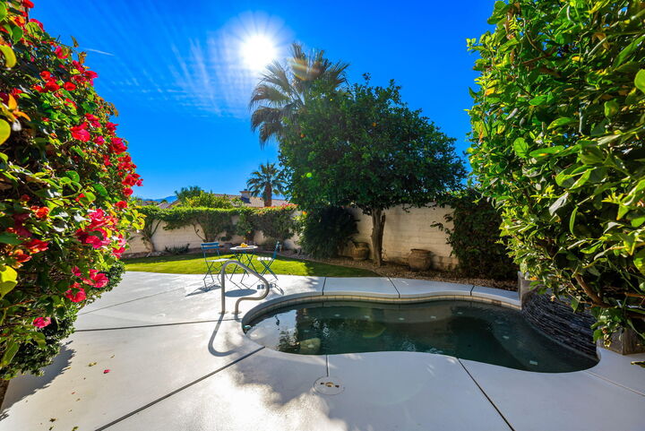 Property Photo:  40125 Calle Las Positas  CA 92203 