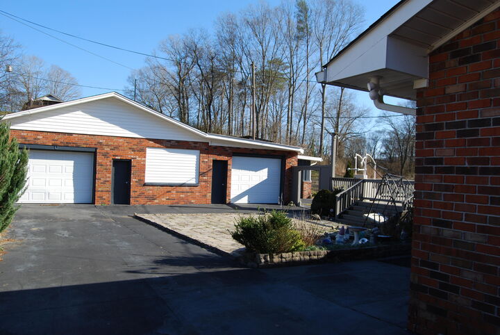 Property Photo: 544 N Pine Street TN 37397