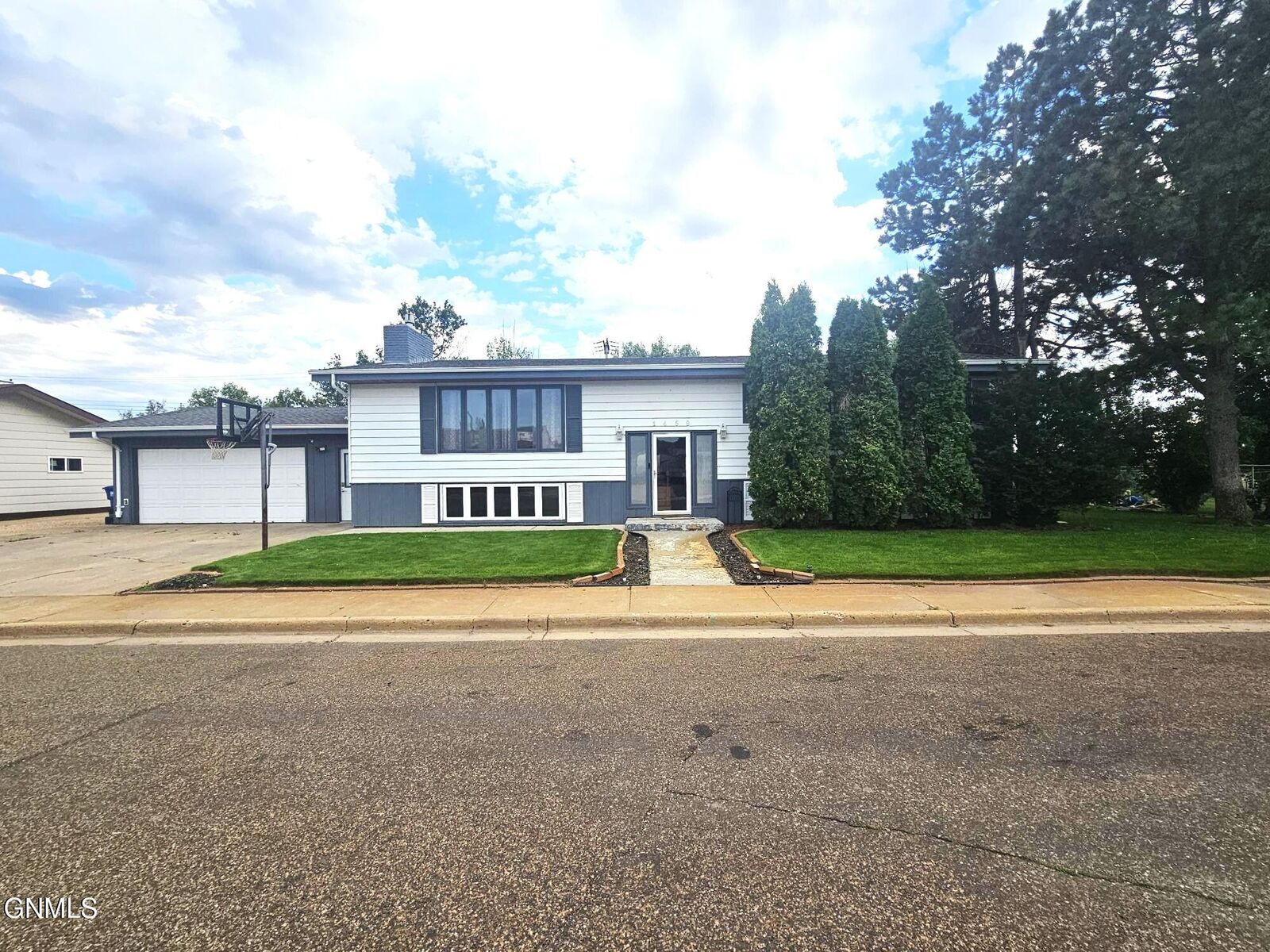 Property Photo:  1459 2nd Street S  ND 58601 