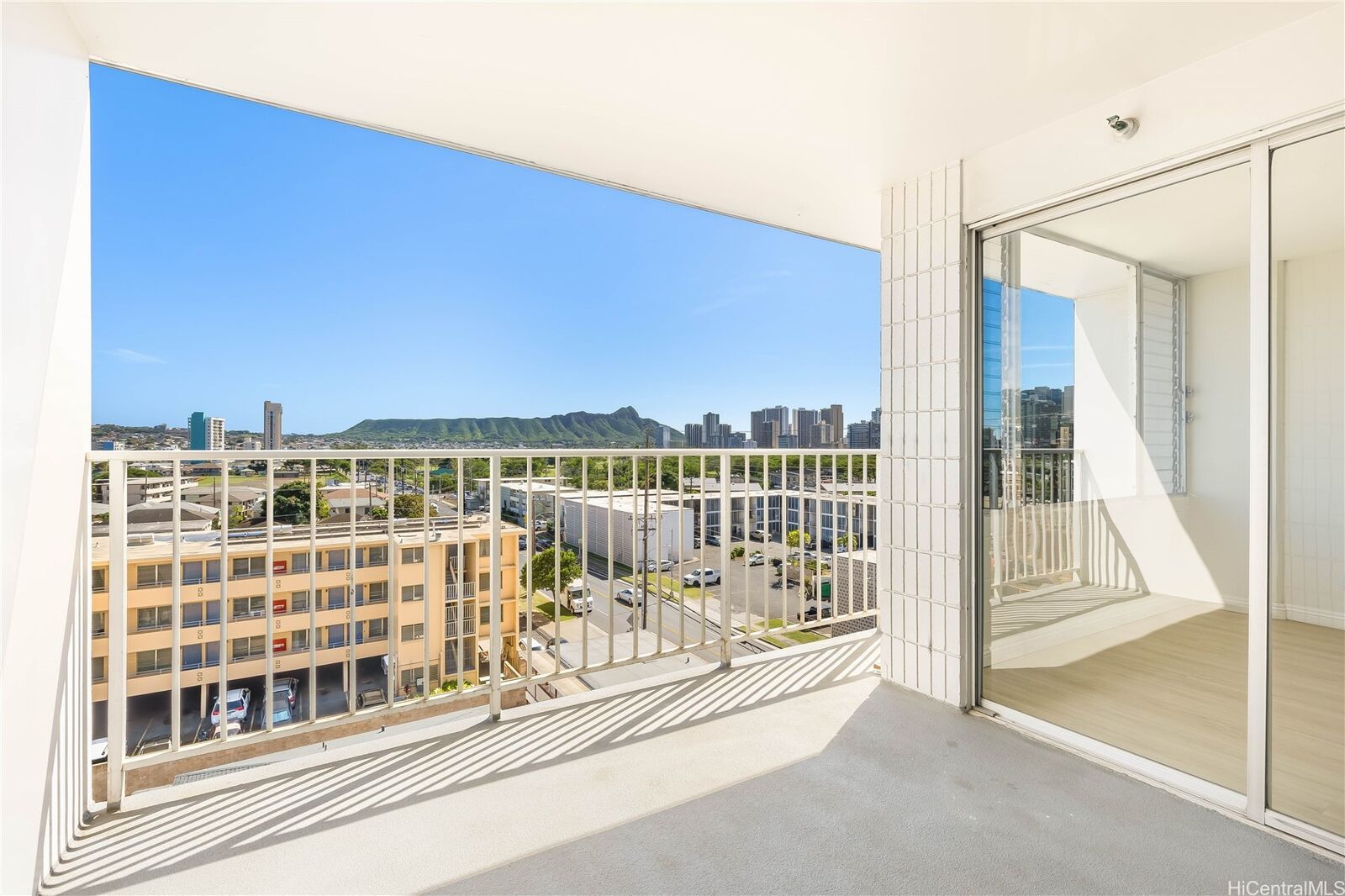 Property Photo:  2542 Date Street 402  HI 96826 