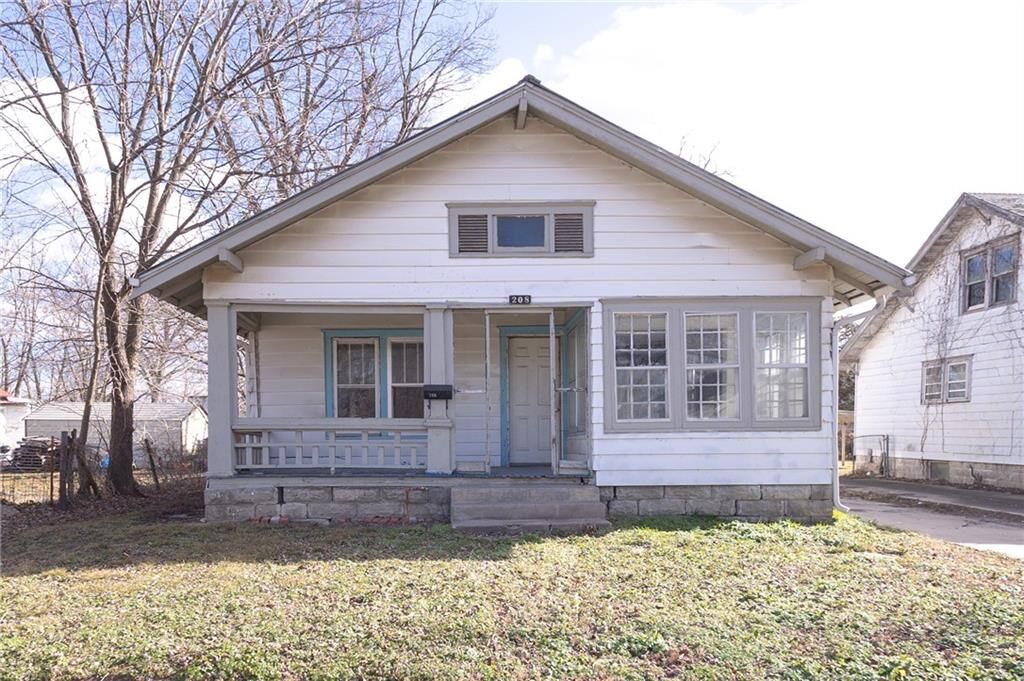 Property Photo:  208 S 16th Street  KS 67301 