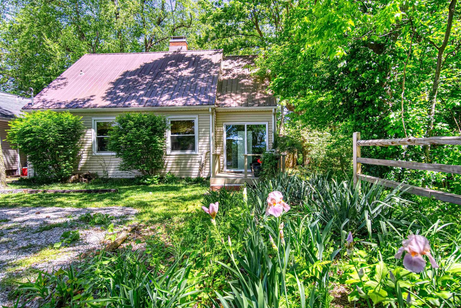 Property Photo:  1 Yorkshire Drive  IN 47630 