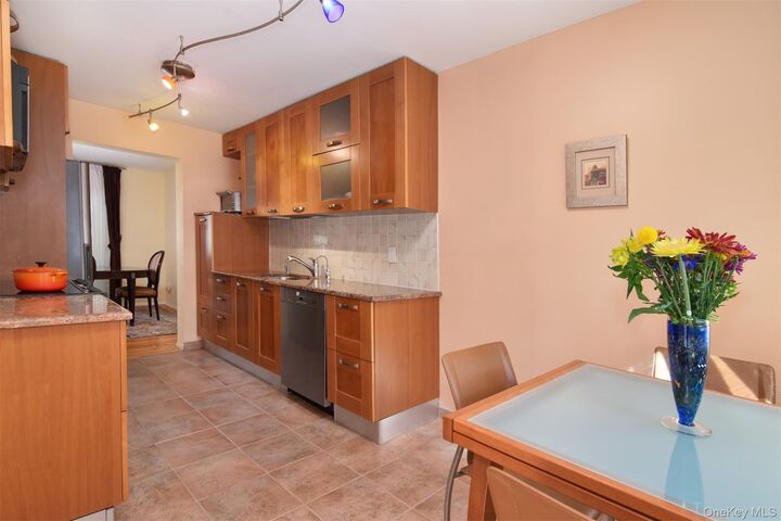 Property Photo:  32 Westwood Close  NY 10533 