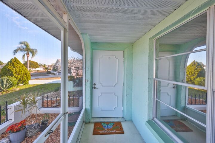 Property Photo:  325 Green Manor Drive  FL 33573 