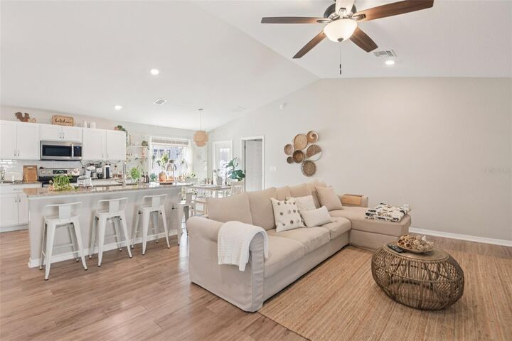 Property Photo: 523 Valentina Lane FL 33823