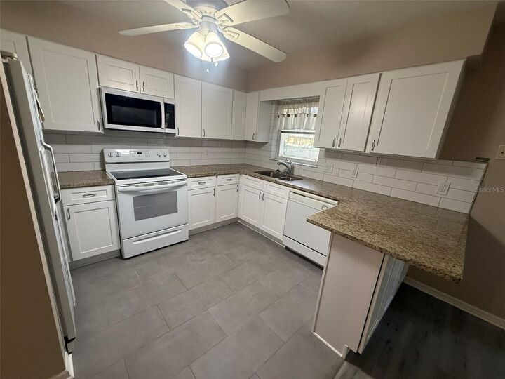 Property Photo: 2868 N Salford Boulevard FL 34286