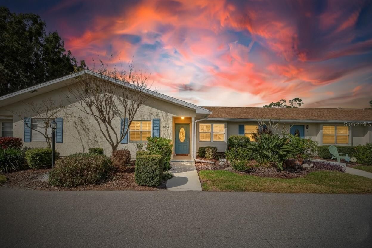 Property Photo:  413 Lake Point Court 4-B  FL 33573 