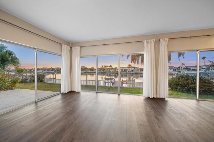 Property Photo:  878 Harbor Island  FL 33767 