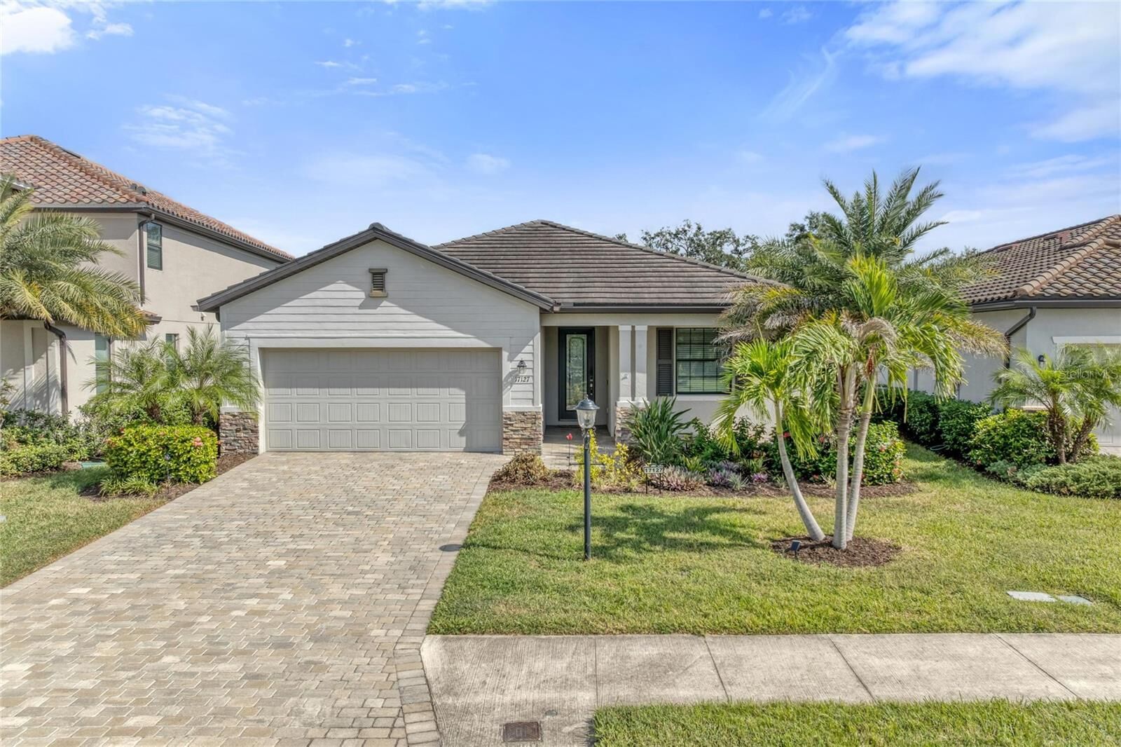 Property Photo: 17127 Blue Ridge Place FL 34211