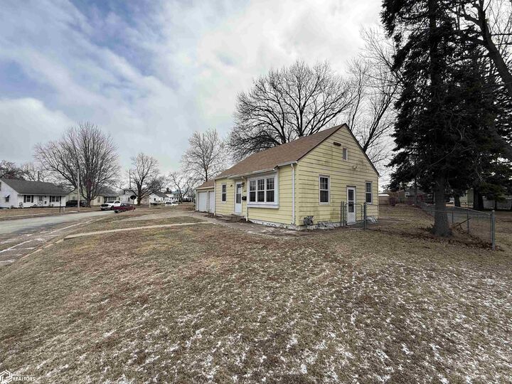 Property Photo:  2201 Burlington Avenue  IA 52601 