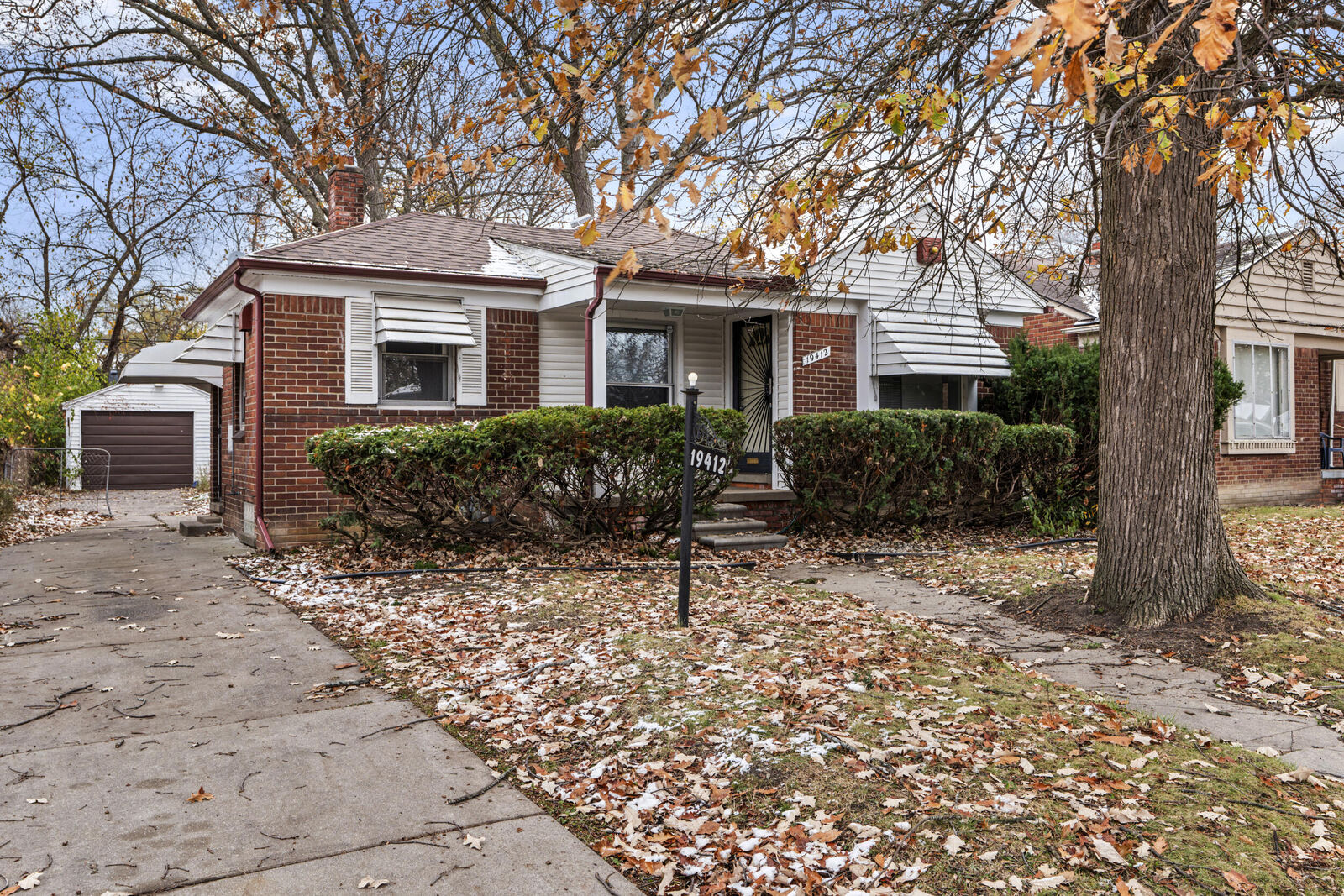 Property Photo:  19412 Sussex Street  MI 48235 
