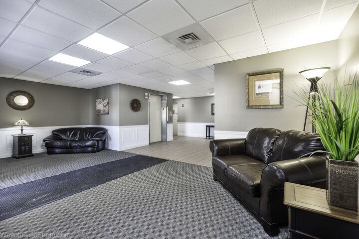 Property Photo:  1365 Ashland Avenue 604  IL 60016 