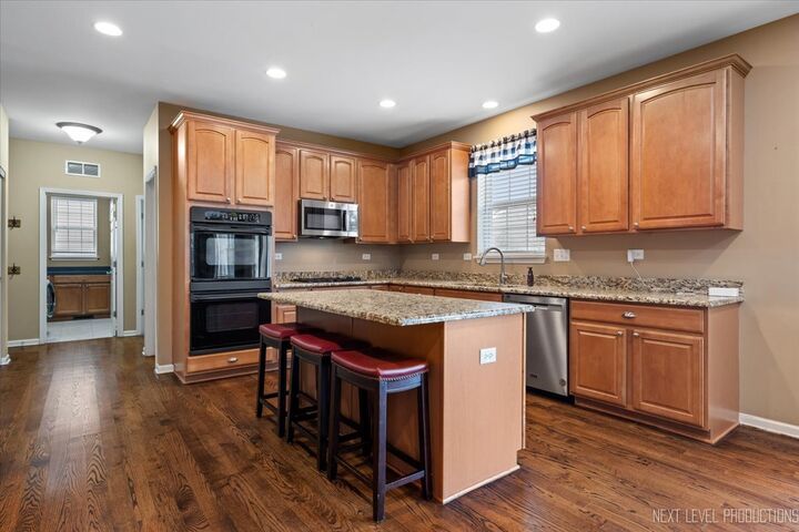 Property Photo:  706 Versailles Parkway  IL 60543 