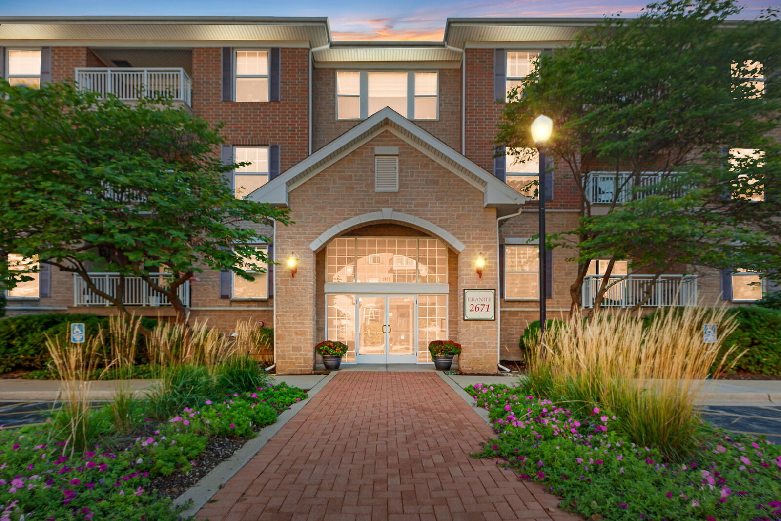 Property Photo: 2671 Stone Circle 208 IL 60134