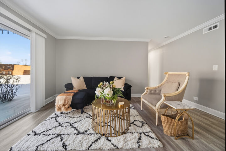 Property Photo:  629 Derry Court 1A  IL 60193 