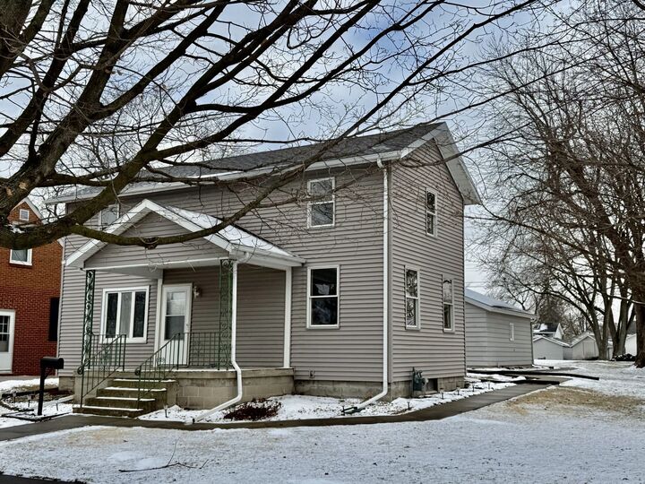 Property Photo:  205 6th Avenue  IL 61342 