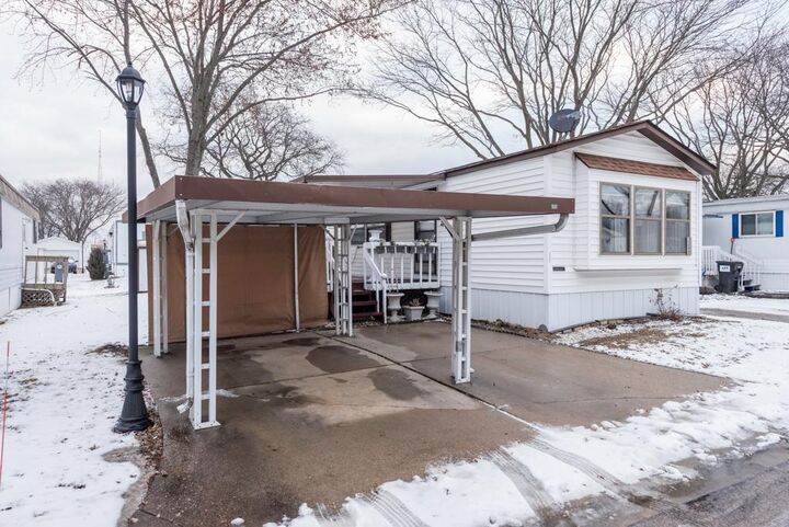 Property Photo: 3268 Meadow Drive IL 60085