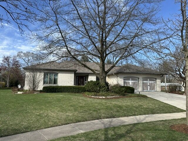 Property Photo:  447 Stratford Lane  IL 60527 