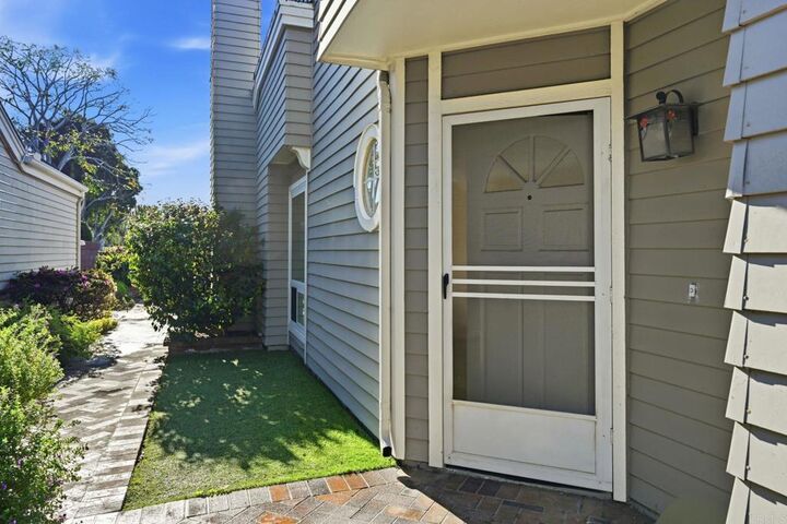 Property Photo:  819 Daphne Court  CA 92011 