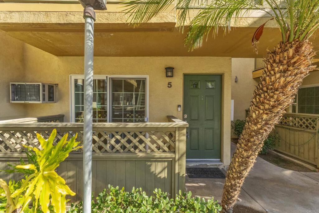 Property Photo:  453 Graves Ave 5  CA 92020 