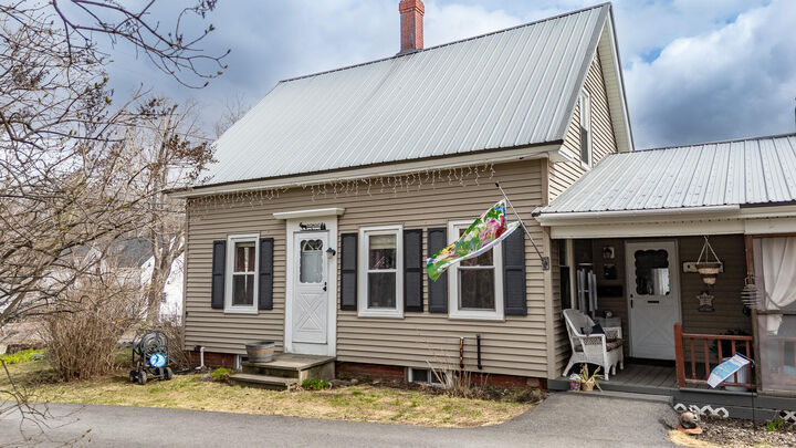 Property Photo:  21 Pleasant Street  ME 04463 