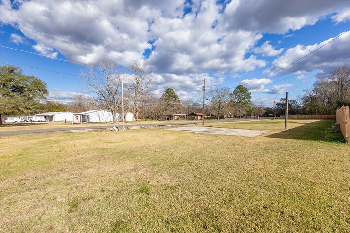 Property Photo:  300,302 Avenue F  TX 75949 