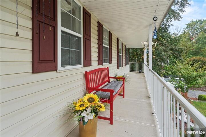 Property Photo:  22 Cherbourg Drive  NJ 07480 