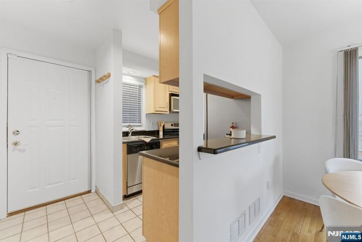 Property Photo:  6 Essex Street G39  NJ 07109 