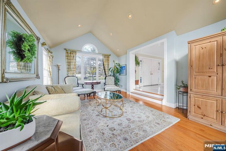 Property Photo:  3 Old Lane  NJ 07082 