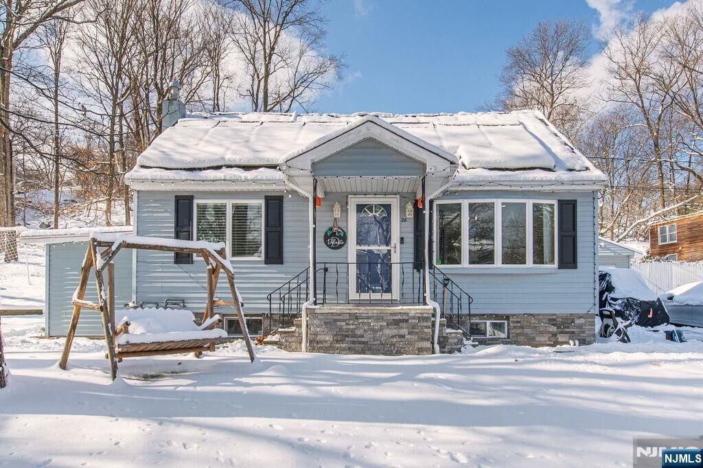 Property Photo:  26 Hickory Avenue  NJ 07480 