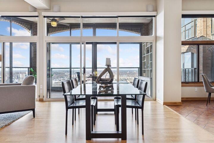 Property Photo:  1201 Yale Place 2009  MN 55403 