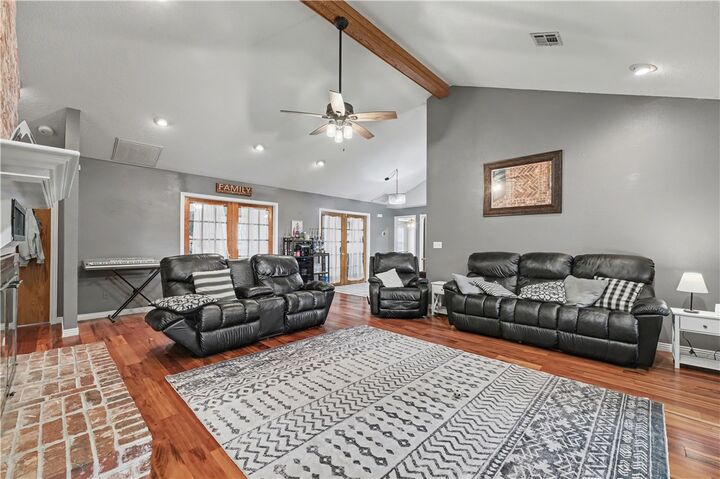 Property Photo: 910 Raintree Court AR 72761