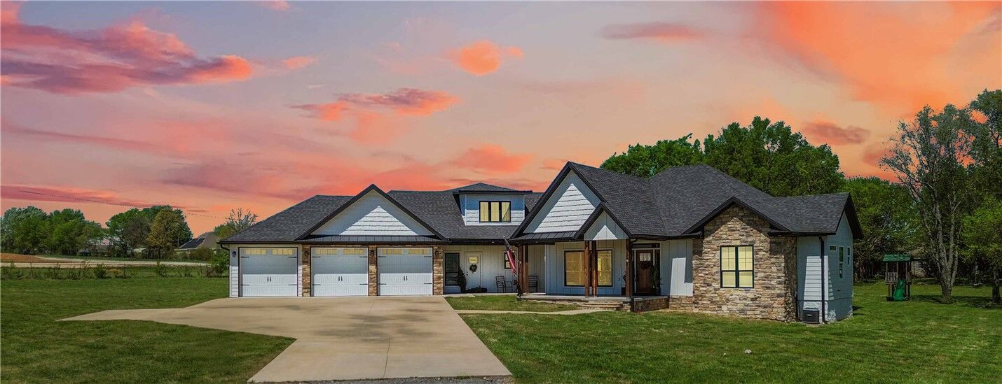 Property Photo: 11191 Pickett Ridge Road AR 72753