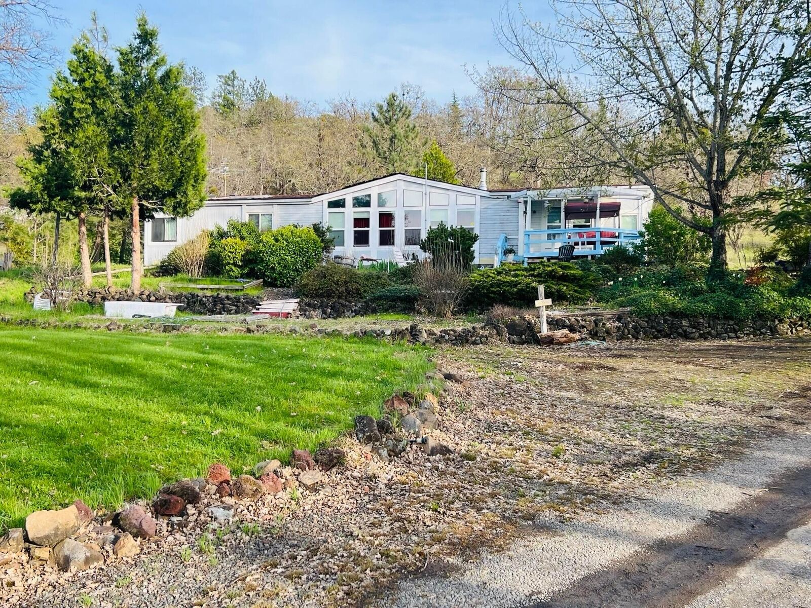 Property Photo: 3399 Dodge Road OR 97503