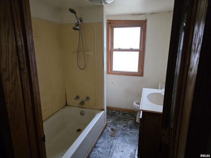 Property Photo:  608 S Pine Street  IL 61734 