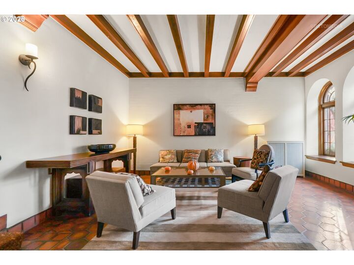 Property Photo:  709 SW 16th Ave 308  OR 97205 