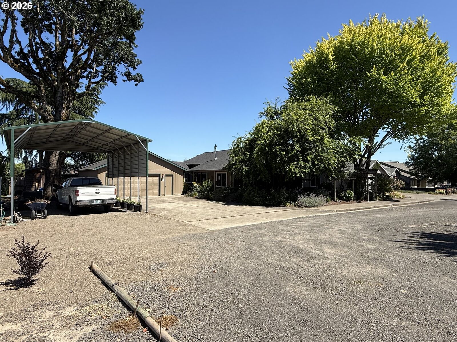 Property Photo:  210 S 2nd St  OR 97111 