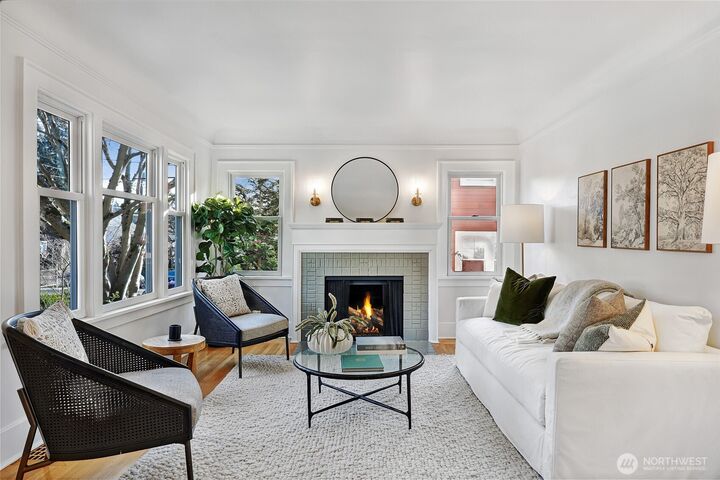 Property Photo:  6727  6th Avenue NW  WA 98117 