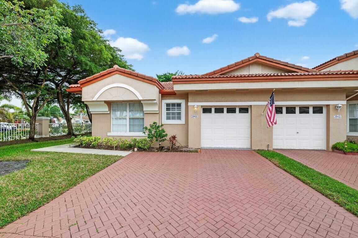 Property Photo:  9910 Malvern Drive  FL 33321 