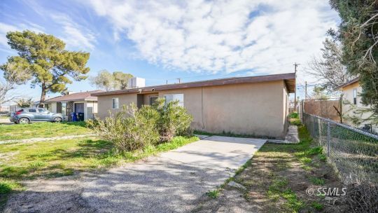 Property Photo:  424 N Warner St  CA 93555 