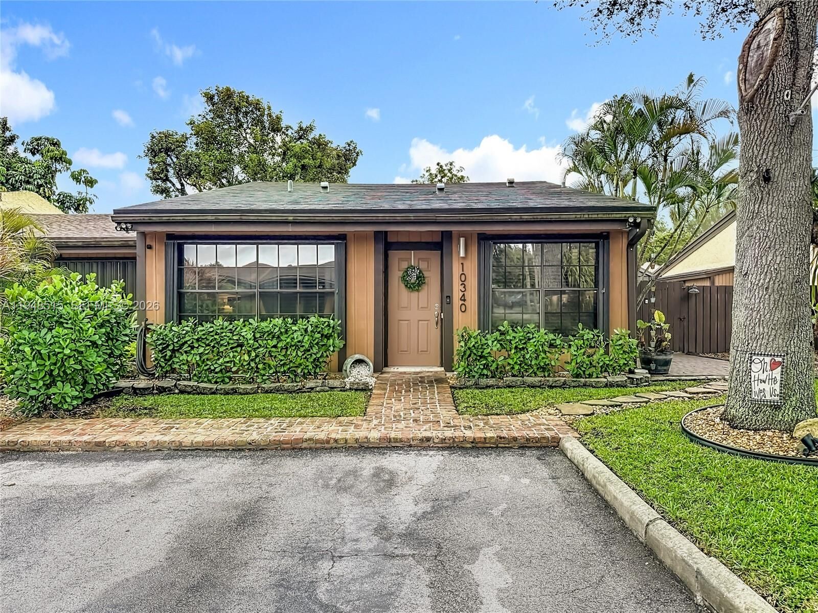 Property Photo:  10340 Laurel Ct  FL 33026 