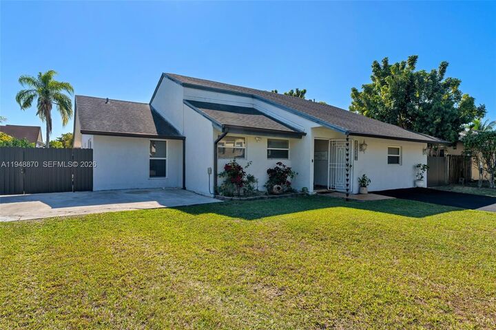 Property Photo: 12210 SW 92nd St FL 33186